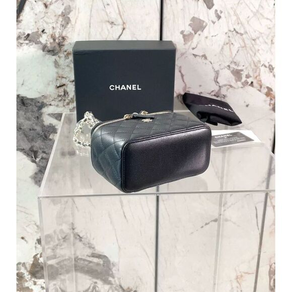 Chanel Women Pre-Loved Bag Very Good Condition - Picture 5 of 9